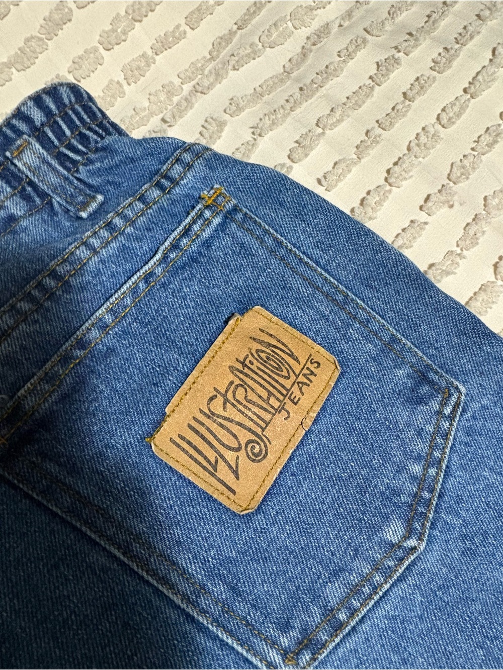Vintage Illustration Classic Blue Denim Jeans - Light Wash size 5/6